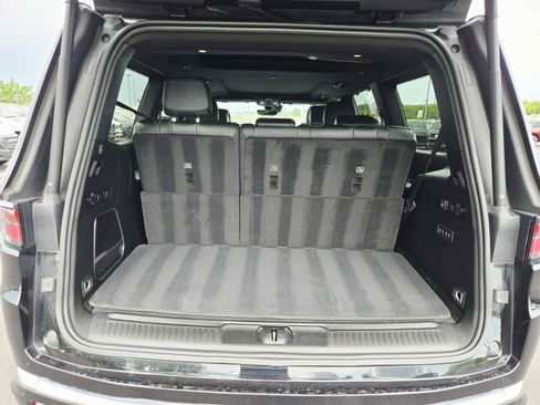 Used 2024 Jeep Wagoneer Series III w/ Premium Group I AWD/4WD image 17