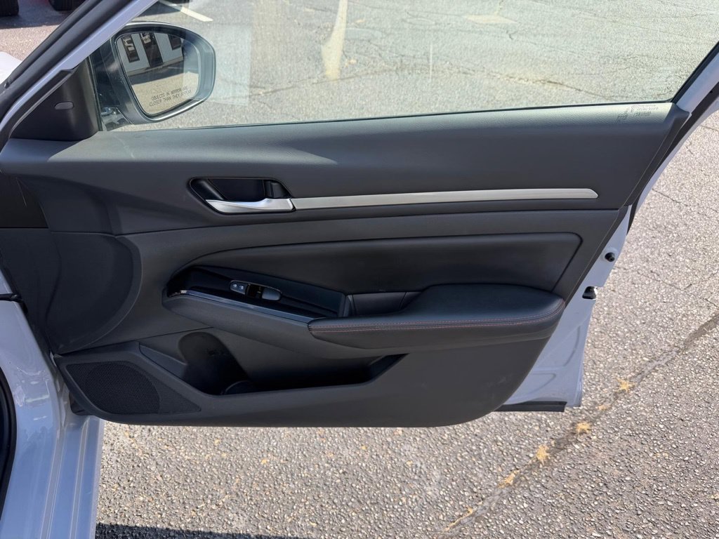 Used 2024 Nissan Altima 2.5 SR FWD image 31