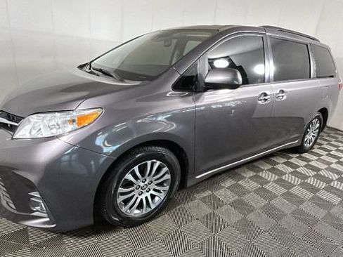 Used 2020 Toyota Sienna XLE FWD image 6