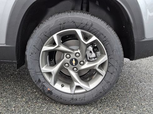 New 2026 Chevrolet Trax LT w/ Driver Confidence Package FWD image 5