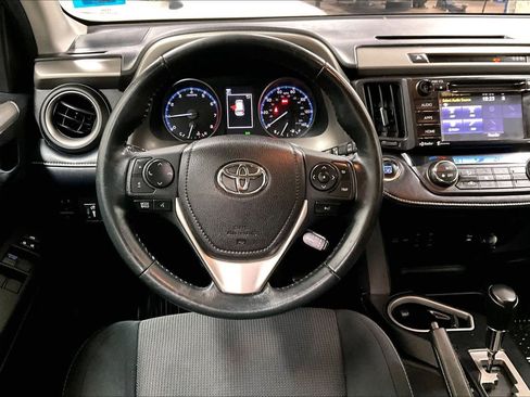 Used 2018 Toyota RAV4 XLE image 5