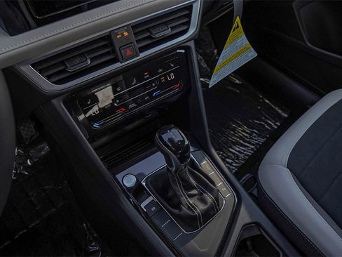 New 2026 Volkswagen Taos SE image 11