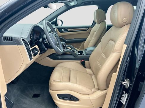 Used 2022 Porsche Cayenne image 18