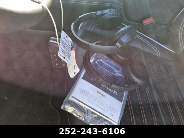 Used 2025 GMC Yukon AT4 Ultimate AWD/4WD image 11