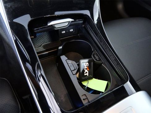 Used 2025 Mercedes-Benz C 300 4MATIC Sedan image 22