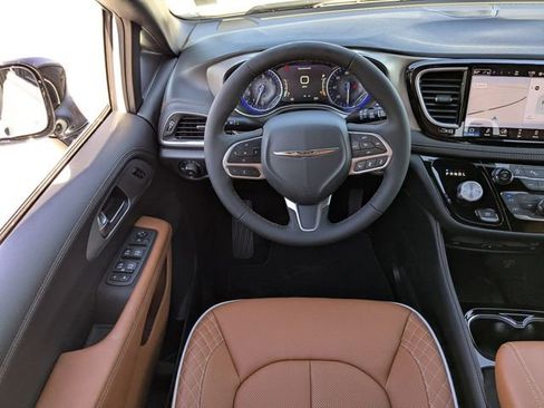 New 2026 Chrysler Pacifica Pinnacle w/ Trailer Tow Group image 15