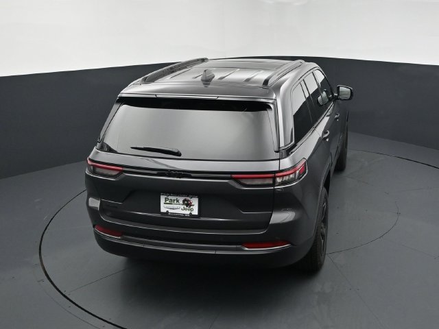 New 2026 Jeep Grand Cherokee Limited w/ Limited Altitude Package AWD/4WD image 17