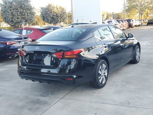 Used 2025 Nissan Altima 2.5 S image 3