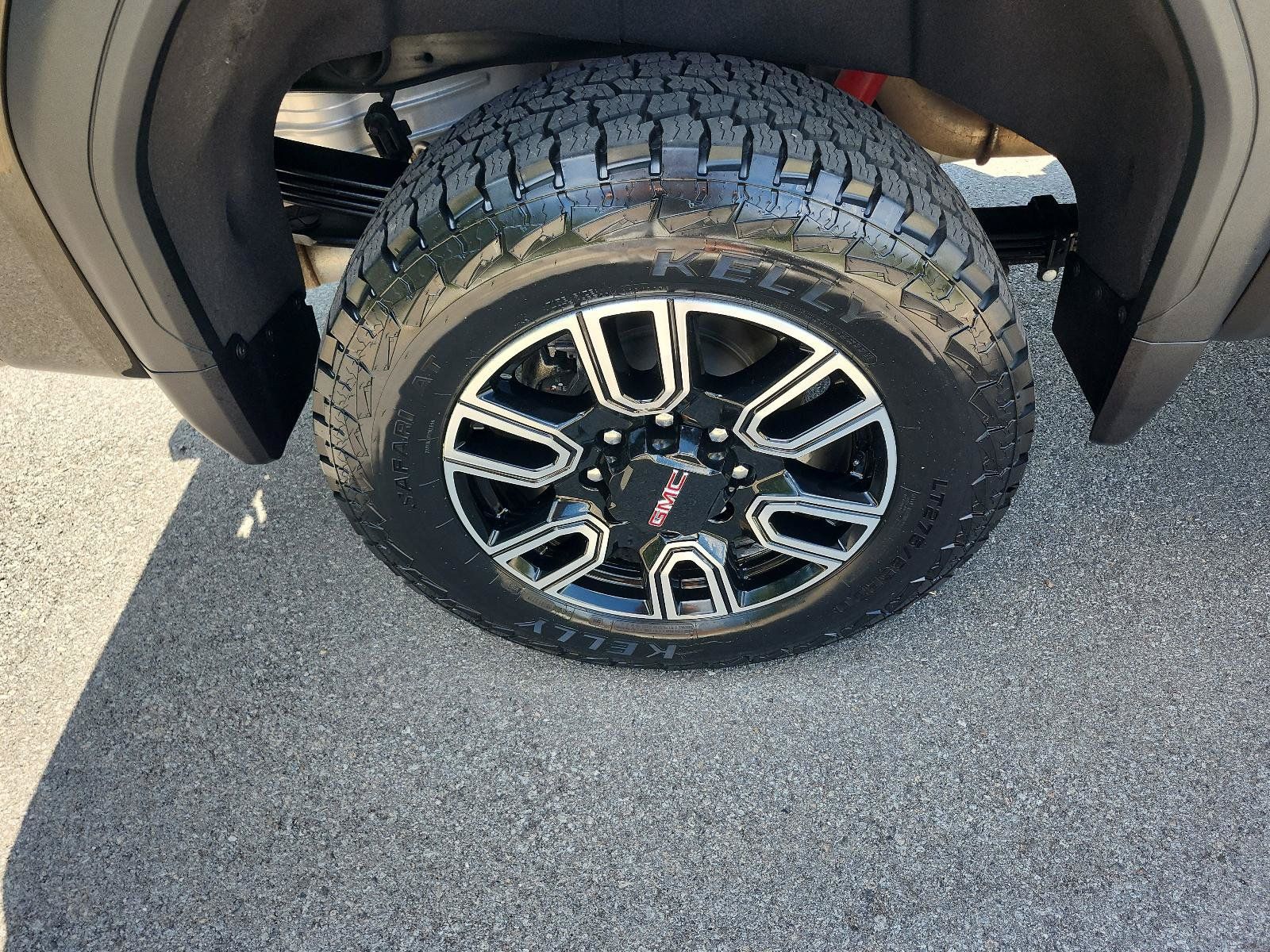 Used 2023 GMC Sierra 2500 AT4 w/ AT4 Premium Plus Package AWD/4WD image 6