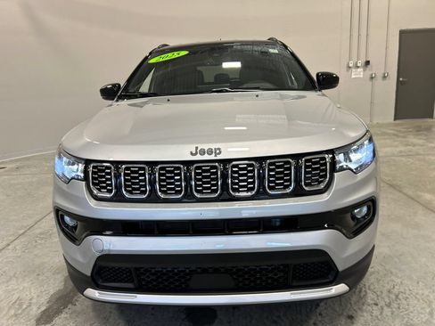 Used 2025 Jeep Compass Limited AWD/4WD image 3