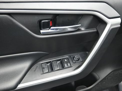 Used 2022 Toyota RAV4 XLE FWD image 10