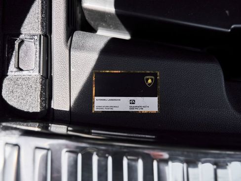 Used 2022 Lamborghini Urus AWD/4WD image 18