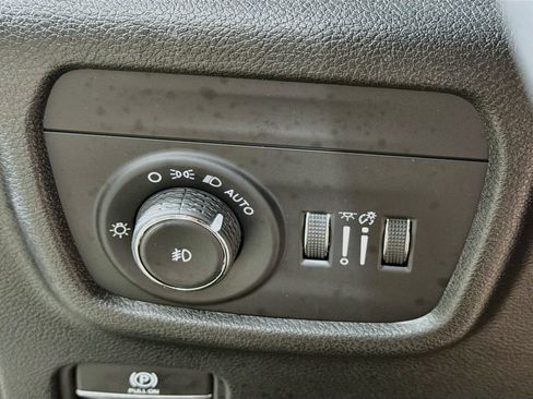 Used 2025 Jeep Grand Cherokee Limited AWD/4WD image 13