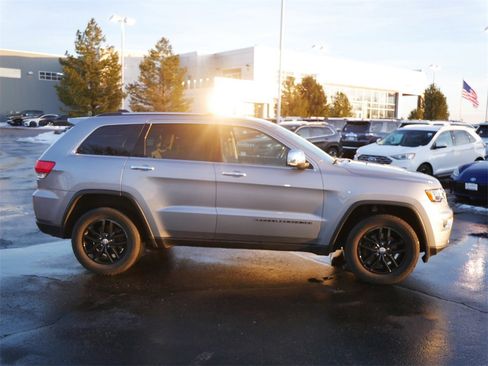 Used 2017 Jeep Grand Cherokee Limited w/ Trailer Tow Group IV image 6