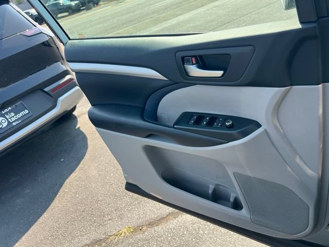 Used 2019 Toyota Highlander XLE AWD/4WD image 19