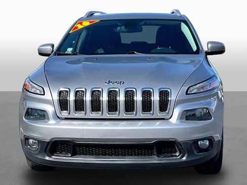 Used 2016 Jeep Cherokee Latitude image 3