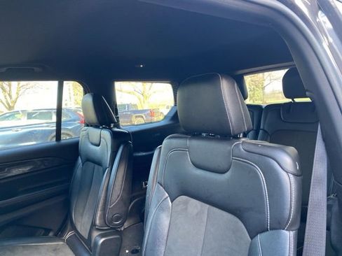 Used 2023 Jeep Grand Cherokee L Laredo image 3