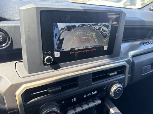 Used 2024 Toyota Tacoma SR5 AWD/4WD image 14