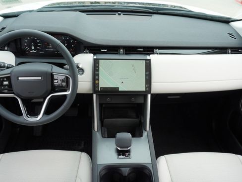 Used 2025 Land Rover Discovery Sport S image 25