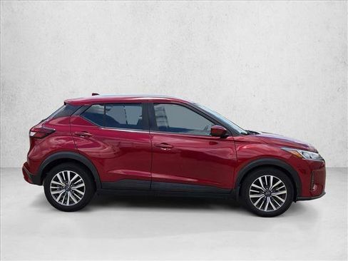 Used 2022 Nissan Kicks SV FWD image 4