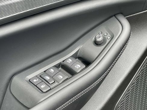 New 2025 Jeep Grand Cherokee Altitude image 24