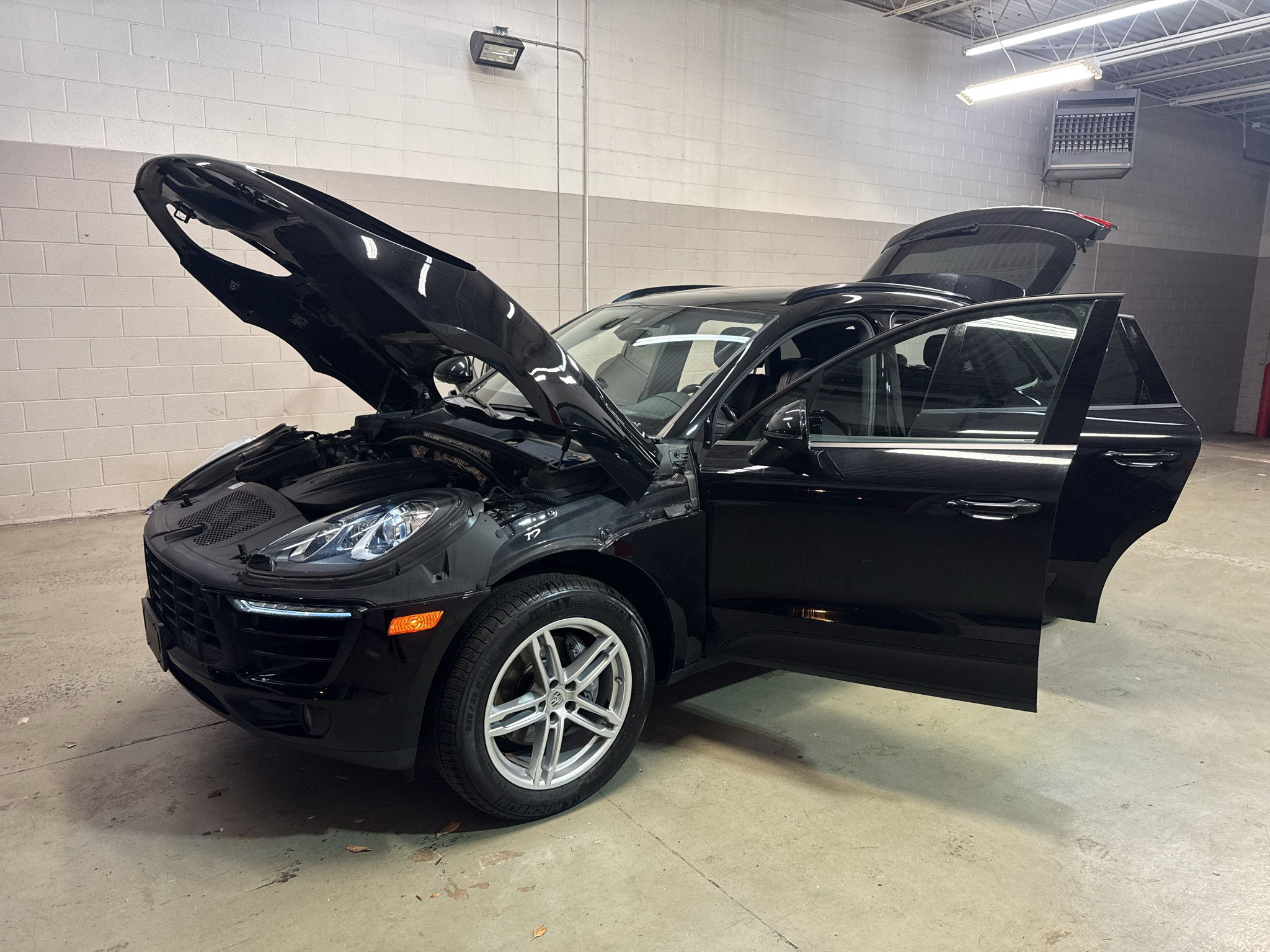 Used 2018 Porsche Macan AWD/4WD image 11