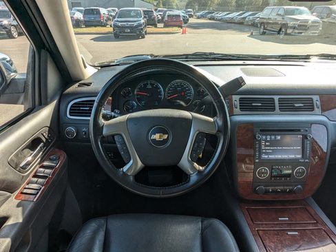 Used 2013 Chevrolet Avalanche LTZ image 17