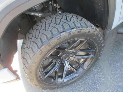 Used 2024 GMC Sierra 1500 Elevation image 14