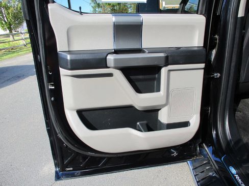 Used 2017 Ford F150 XLT w/ Equipment Group 302A Luxury image 37