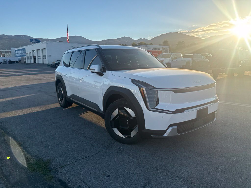Used 2024 Kia EV9 Wind AWD/4WD image 2