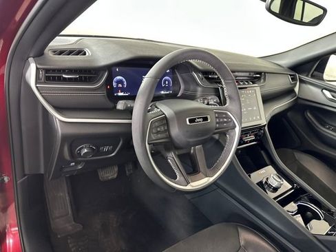 Used 2023 Jeep Grand Cherokee Altitude image 14