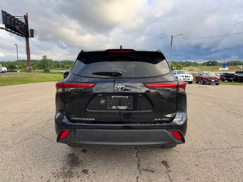 Used 2023 Toyota Highlander XLE AWD/4WD image 16