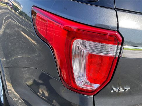 Used 2018 Ford Explorer XLT w/ Equipment Group 202A FWD image 24
