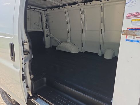 Used 2020 Chevrolet Express 3500 w/ Driver Convenience Package RWD image 13