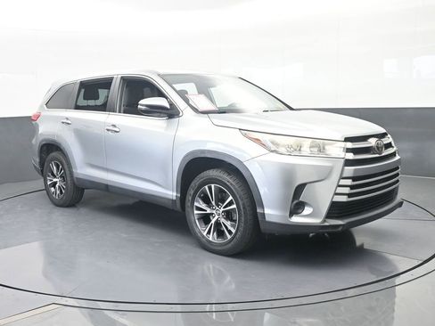 Used 2019 Toyota Highlander LE FWD image 8