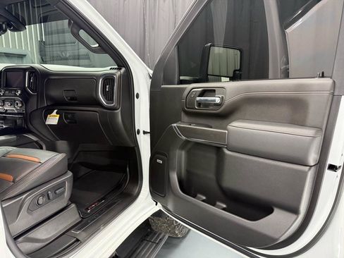 Used 2022 GMC Sierra 2500 AT4 w/ AT4 Premium Plus Package AWD/4WD image 26