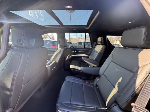 Used 2022 GMC Yukon Denali w/ Denali Premium Package image 15