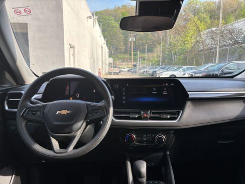 Used 2025 Chevrolet TrailBlazer LT FWD image 32