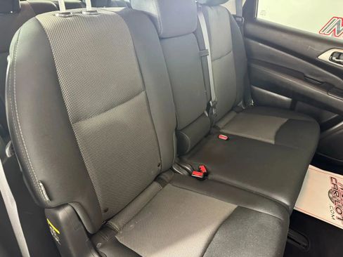 Used 2019 Nissan Pathfinder S image 33