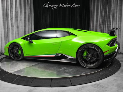 Used 2018 Lamborghini Huracan Performante AWD/4WD image 3