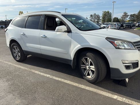 Used 2017 Chevrolet Traverse LT FWD image 32