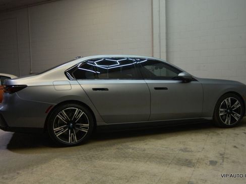 Used 2023 BMW i7 xDrive60 AWD/4WD image 6