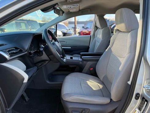 Used 2021 Toyota Sienna LE image 11