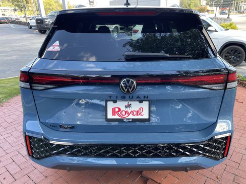New 2026 Volkswagen Tiguan SE R-Line FWD image 5