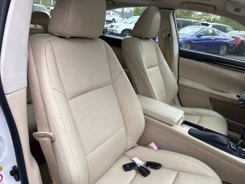 Used 2013 Lexus ES 350 w/ Luxury Pkg FWD image 18