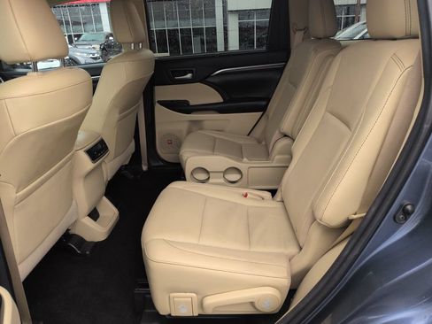 Used 2016 Toyota Highlander Limited AWD/4WD image 25