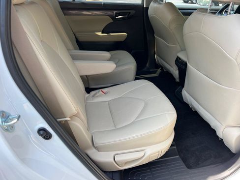 Used 2023 Toyota Highlander Limited AWD/4WD image 15