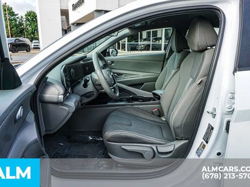 Used 2024 Hyundai Elantra SEL FWD image 18