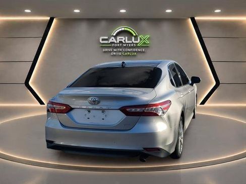 Used 2019 Toyota Camry XLE FWD image 3