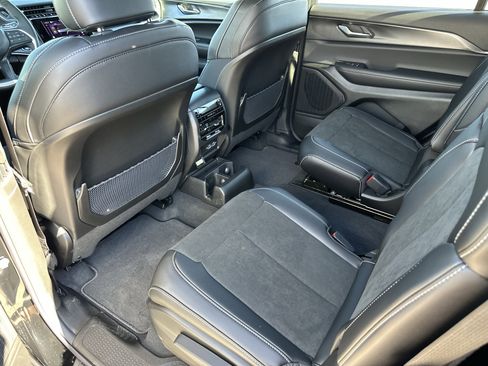 New 2025 Jeep Grand Cherokee L Altitude image 16